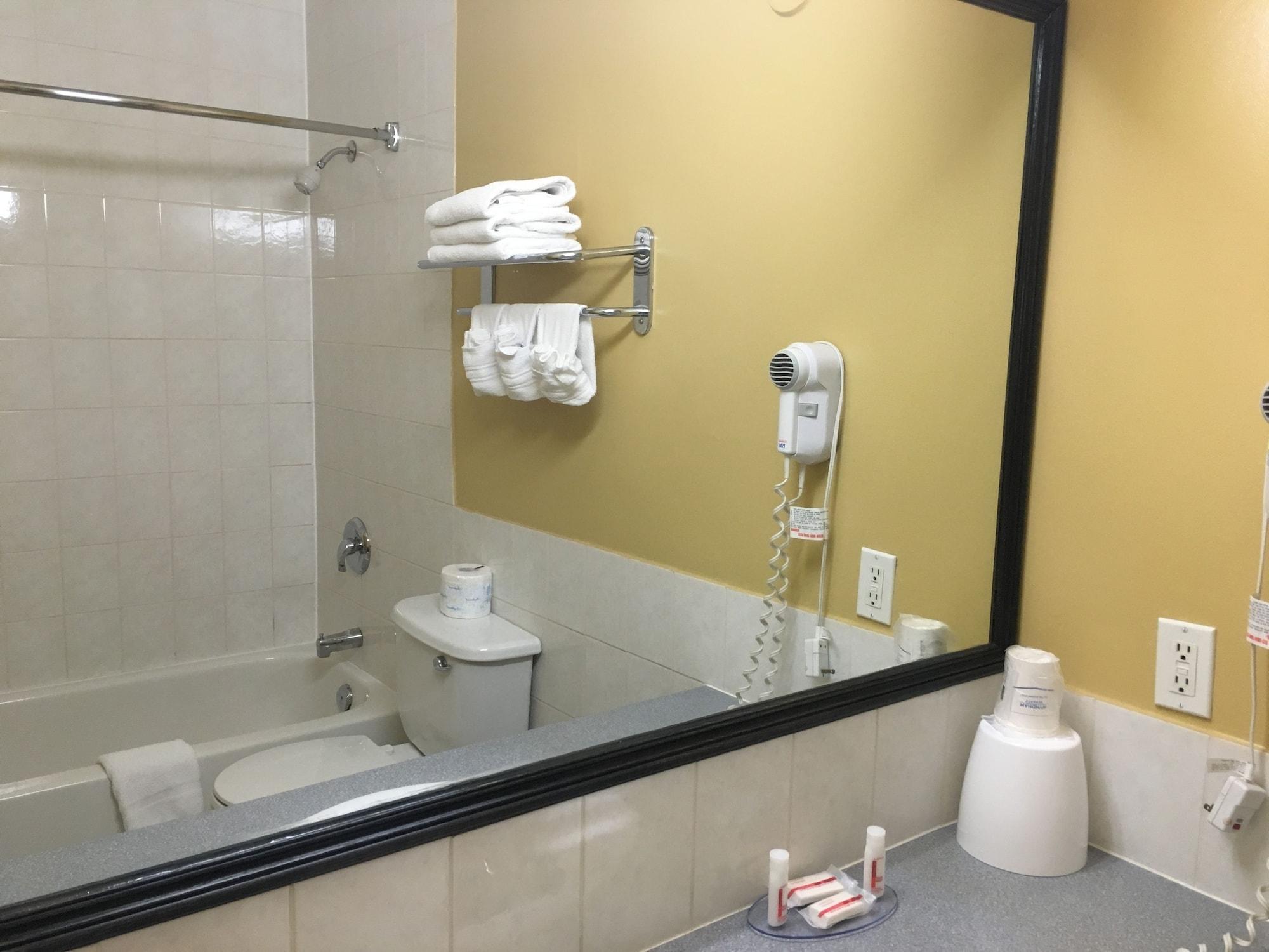Super 8 By Wyndham Thunder Bay Motel Екстериор снимка
