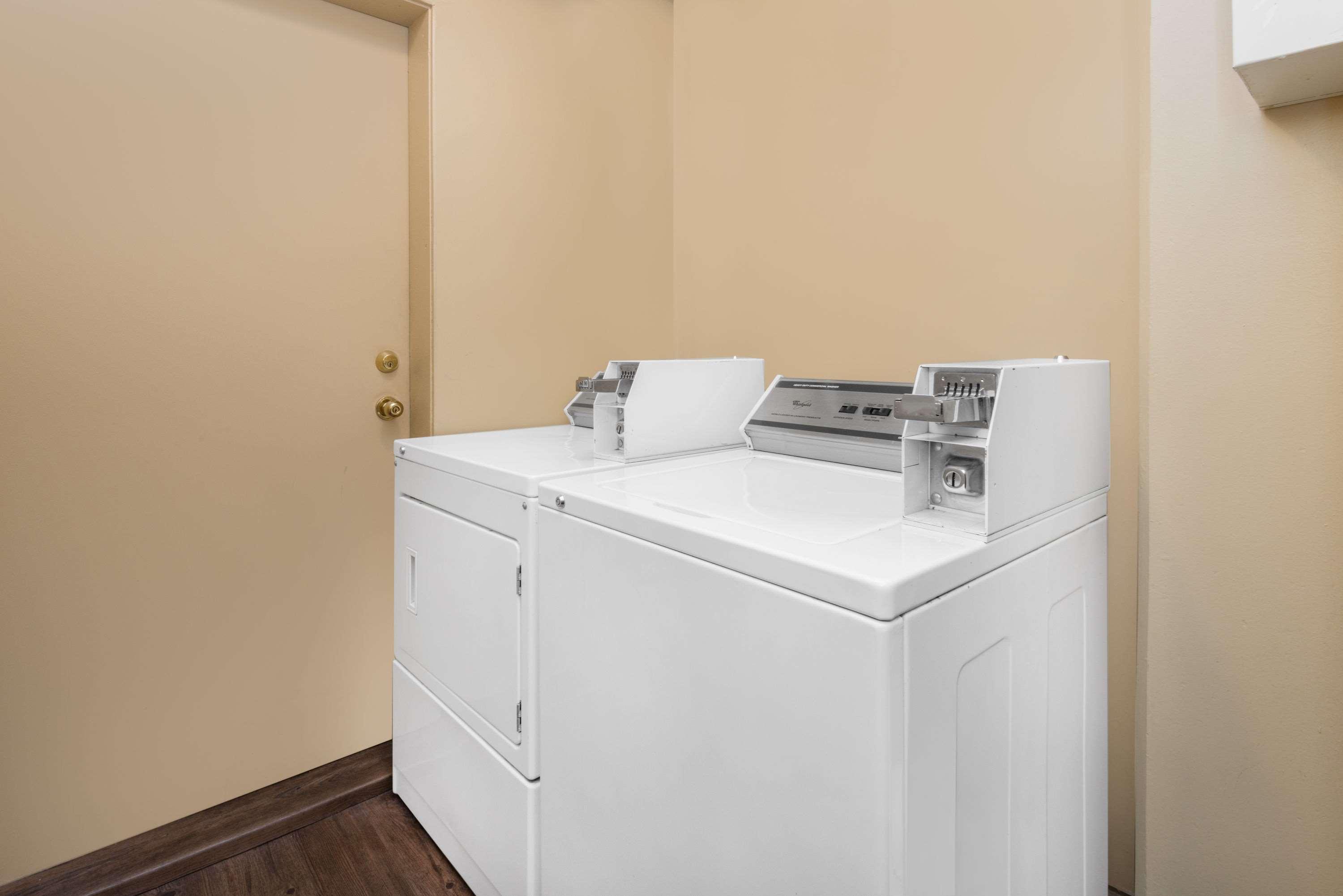 Super 8 By Wyndham Thunder Bay Motel Екстериор снимка