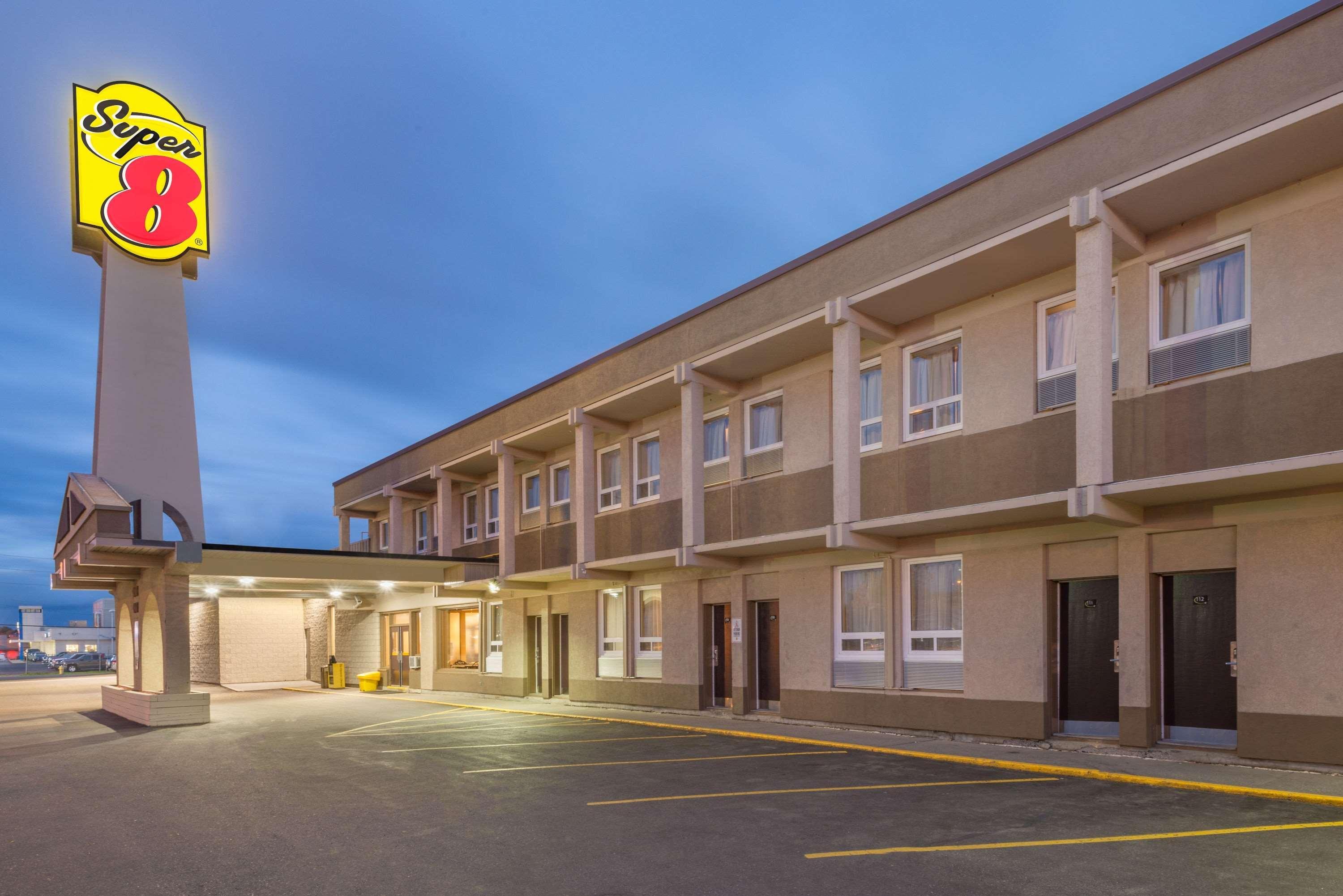 Super 8 By Wyndham Thunder Bay Motel Екстериор снимка