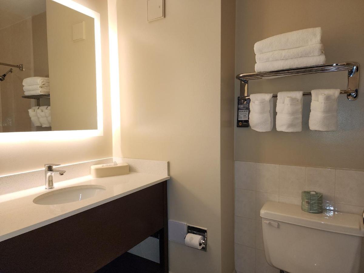 Super 8 By Wyndham Thunder Bay Motel Екстериор снимка
