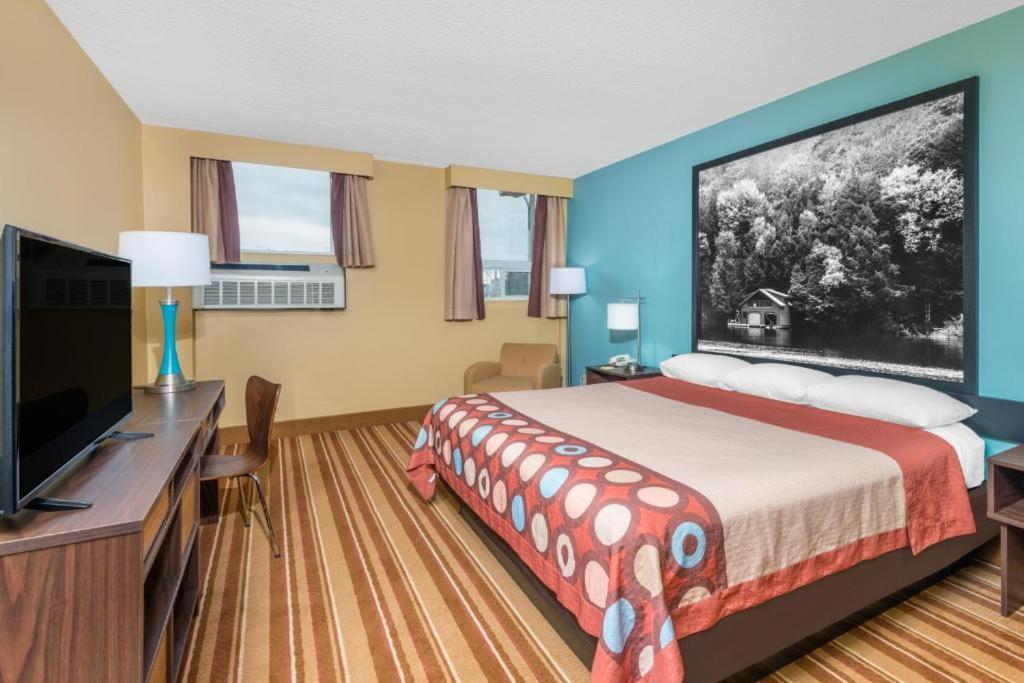 Super 8 By Wyndham Thunder Bay Motel Екстериор снимка