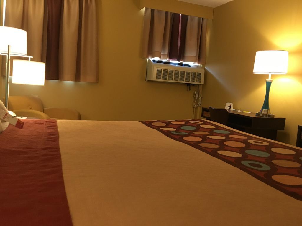 Super 8 By Wyndham Thunder Bay Motel Екстериор снимка