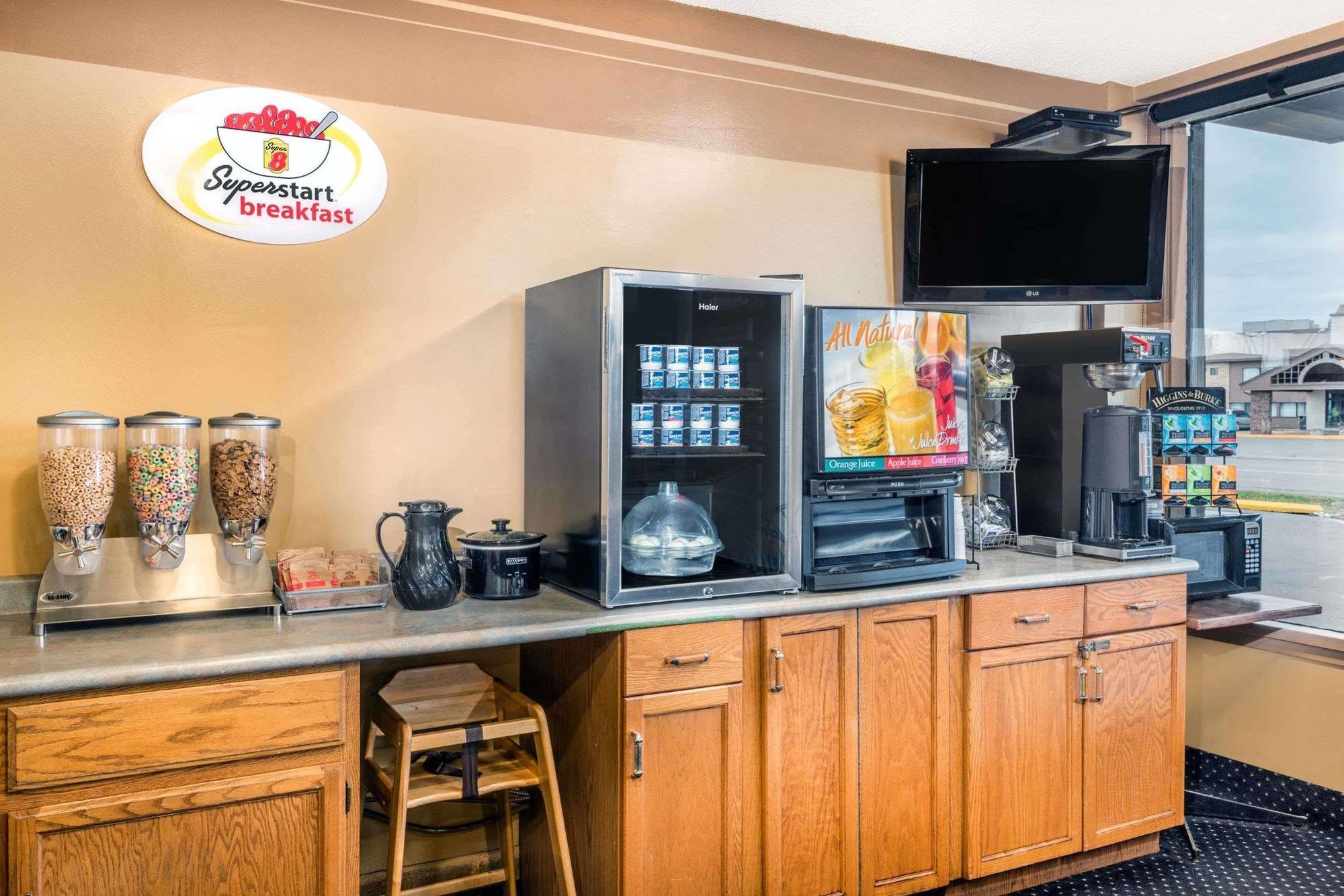 Super 8 By Wyndham Thunder Bay Motel Екстериор снимка